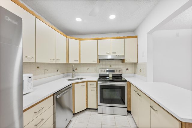 313 Pine Ridge Circle C-2, Greenacres, FL 33463