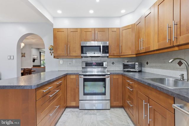 2125 WEYBRIDGE CMNS, Holland, PA 18966