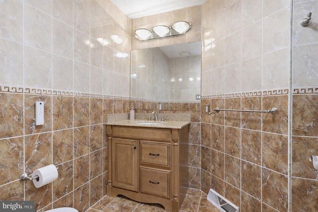 2125 WEYBRIDGE CMNS, Holland, PA 18966