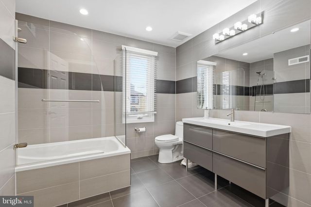 2125 WEYBRIDGE CMNS, Holland, PA 18966