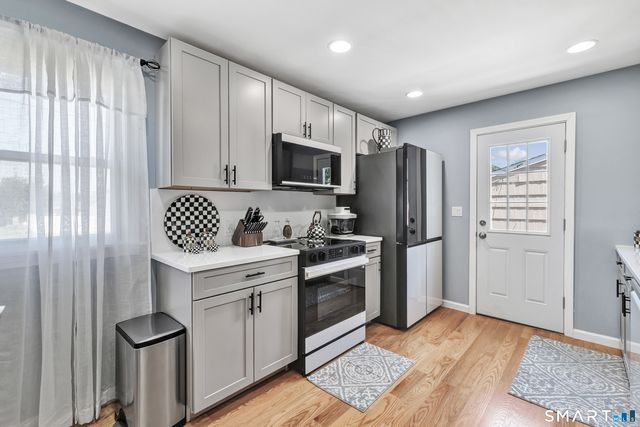 10 Nacca Road, West Haven, CT 06516
