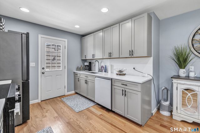 10 Nacca Road, West Haven, CT 06516