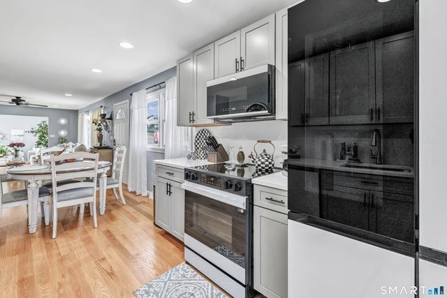 10 Nacca Road, West Haven, CT 06516