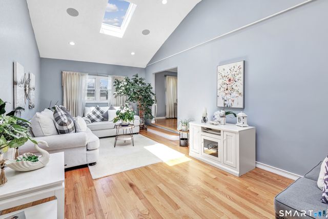10 Nacca Road, West Haven, CT 06516