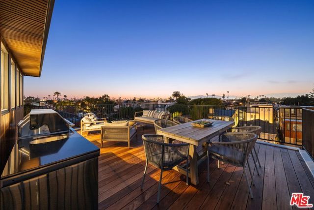 442 Sherman Canal, Venice (los Angeles), CA 90291