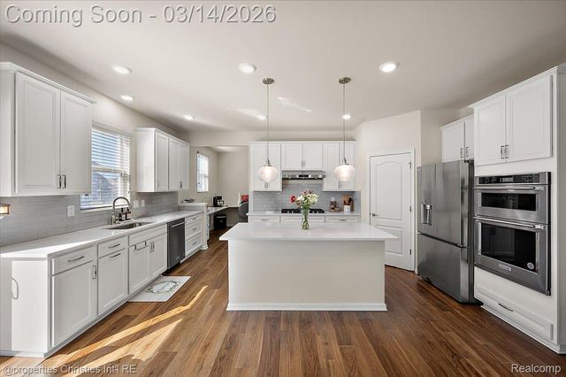 49499 Hummel Drive, Macomb Township, MI 48044