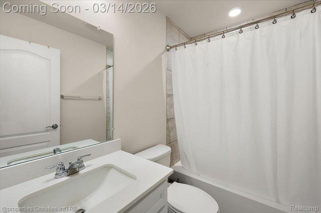 49499 Hummel Drive, Macomb Township, MI 48044