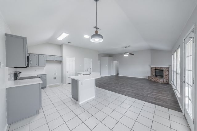 602 Joy Lane, Mansfield, TX 76063