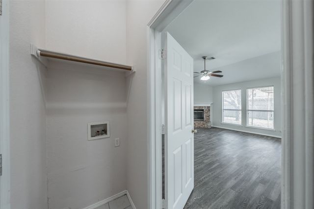 602 Joy Lane, Mansfield, TX 76063