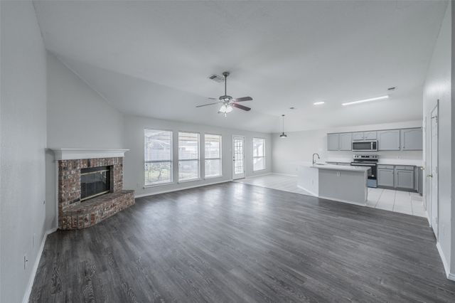 602 Joy Lane, Mansfield, TX 76063