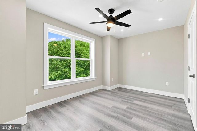 2727 E THOMPSON ST, Philadelphia, PA 19134