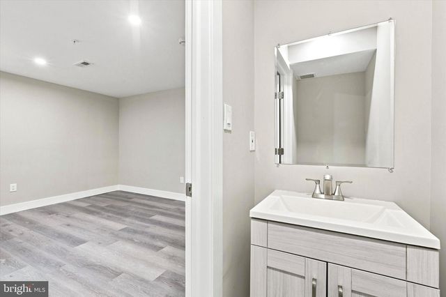2727 E THOMPSON ST, Philadelphia, PA 19134