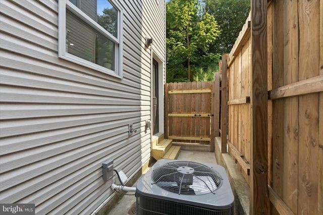 2727 E THOMPSON ST, Philadelphia, PA 19134