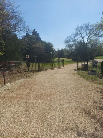224 County Road 290, Collinsville, TX 76233