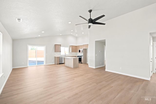 5005 S Bleachfield Ave, Meridian, ID 83642