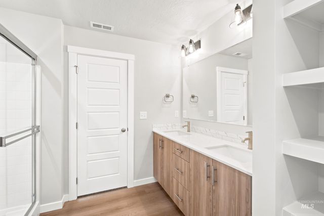 5005 S Bleachfield Ave, Meridian, ID 83642