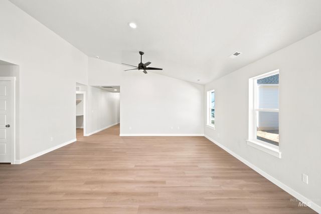5005 S Bleachfield Ave, Meridian, ID 83642