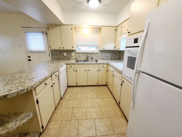 11040 Wyatt Street, Dallas, TX 75218