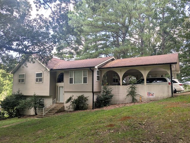 1208 E Blythe St, Paris, TN 38242