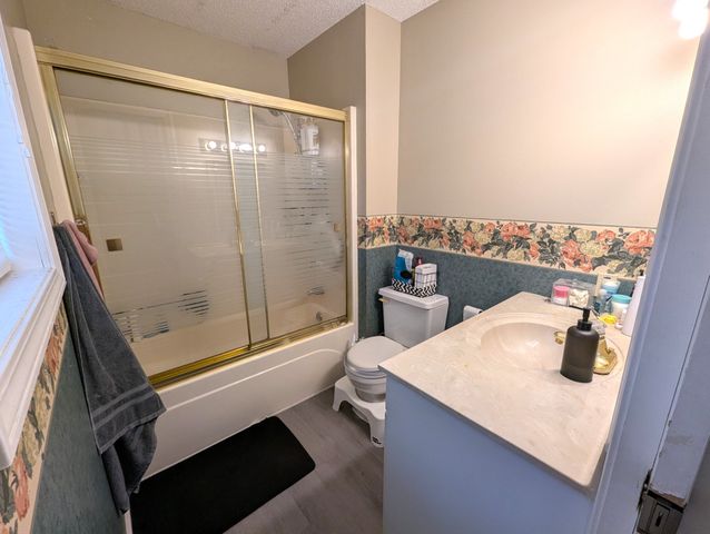1208 E Blythe St, Paris, TN 38242