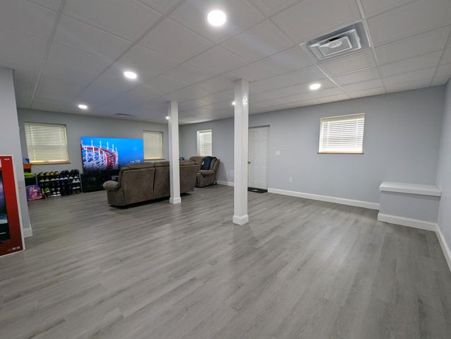 1208 E Blythe St, Paris, TN 38242