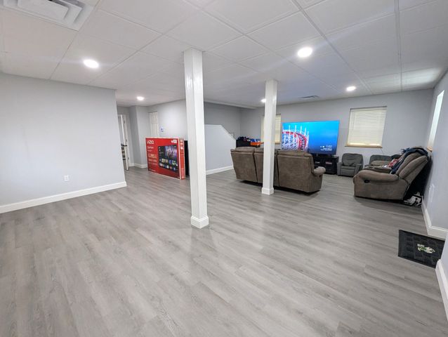 1208 E Blythe St, Paris, TN 38242
