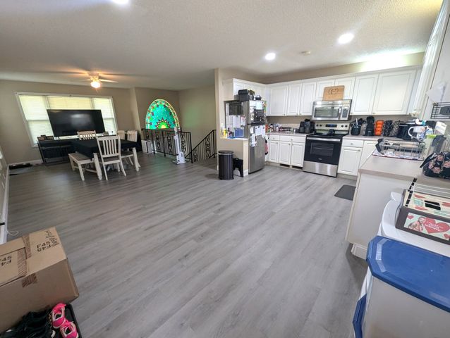 1208 E Blythe St, Paris, TN 38242