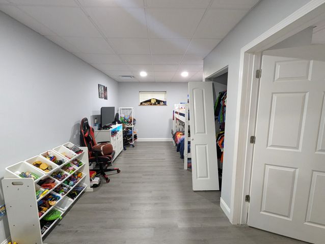 1208 E Blythe St, Paris, TN 38242
