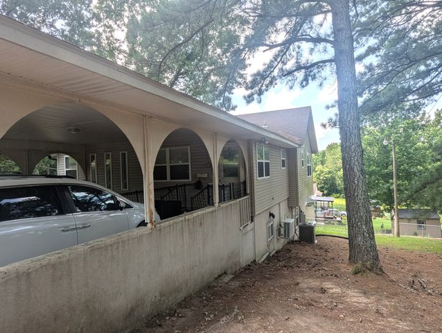 1208 E Blythe St, Paris, TN 38242