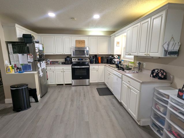 1208 E Blythe St, Paris, TN 38242