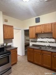 48-50 Bliss Street 3rd Flr. East, Hartford, CT 06114
