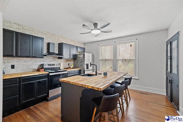 222 E Wine, Mullins, SC 29574