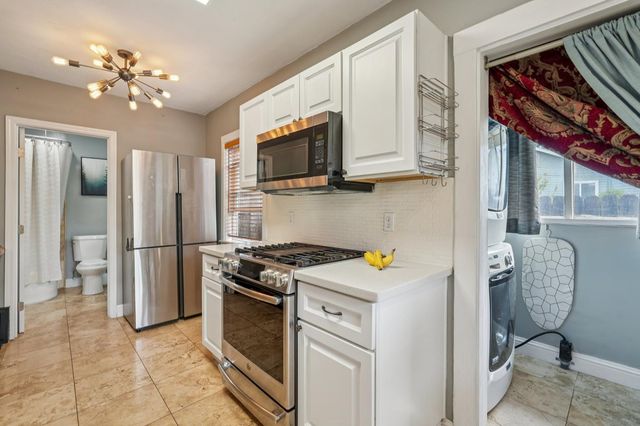 3425 50th St, Sacramento, CA 95820