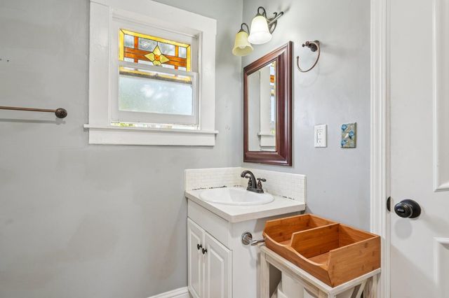 3425 50th St, Sacramento, CA 95820