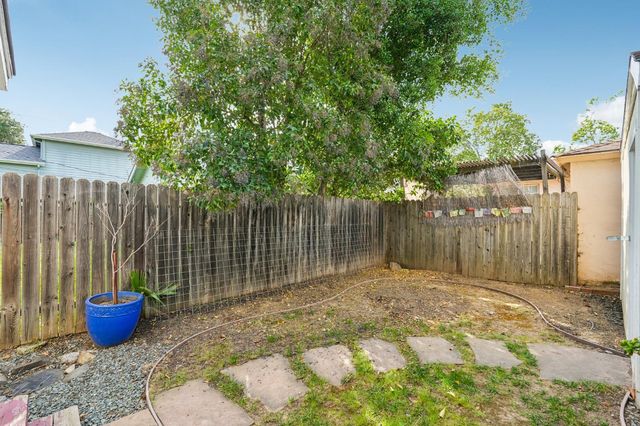 3425 50th St, Sacramento, CA 95820