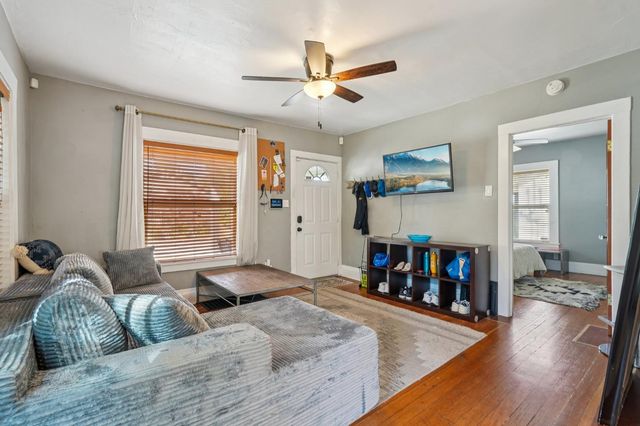 3425 50th St, Sacramento, CA 95820