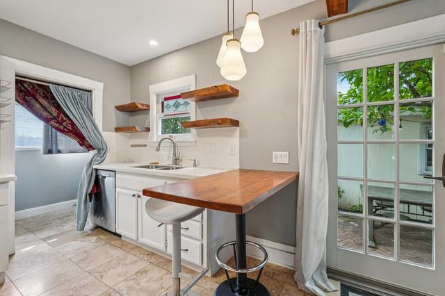 3425 50th St, Sacramento, CA 95820