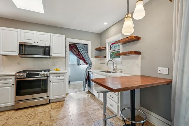 3425 50th St, Sacramento, CA 95820