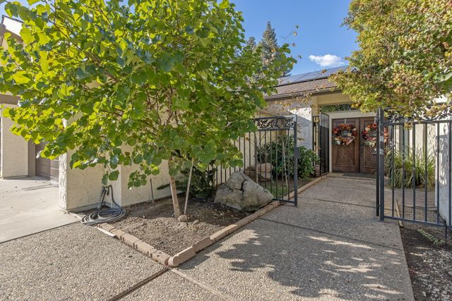 3728 W Nicholas Avenue, Visalia, CA 93291