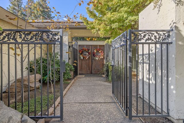 3728 W Nicholas Avenue, Visalia, CA 93291