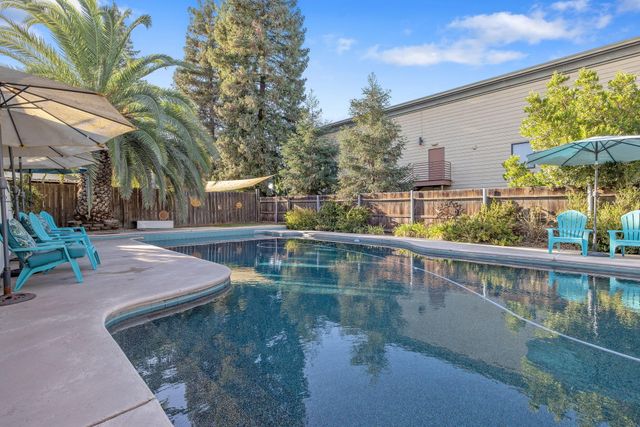 3728 W Nicholas Avenue, Visalia, CA 93291