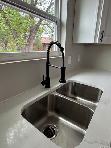 114 Yuma, San Antonio, TX 78211