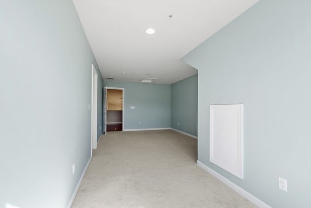 26 Kendall Ct 67, Bedford, MA 01730