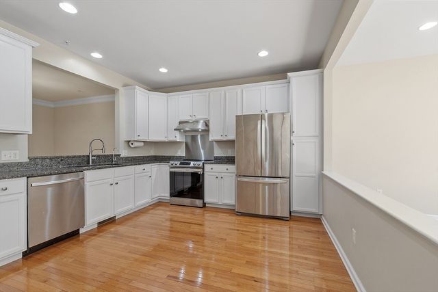 26 Kendall Ct 67, Bedford, MA 01730