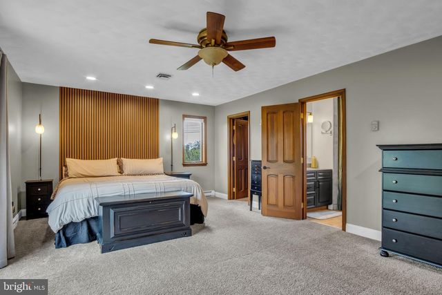 300 HOLLOWBROOK DR, Carlisle, PA 17013