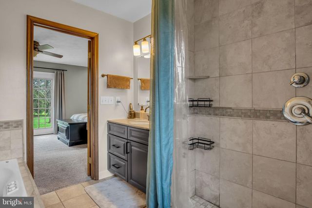 300 HOLLOWBROOK DR, Carlisle, PA 17013