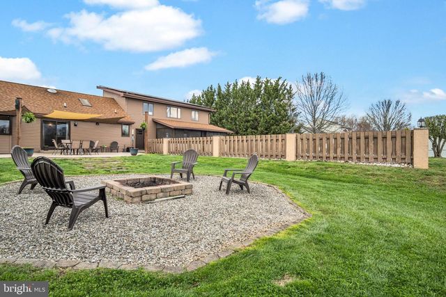 300 HOLLOWBROOK DR, Carlisle, PA 17013