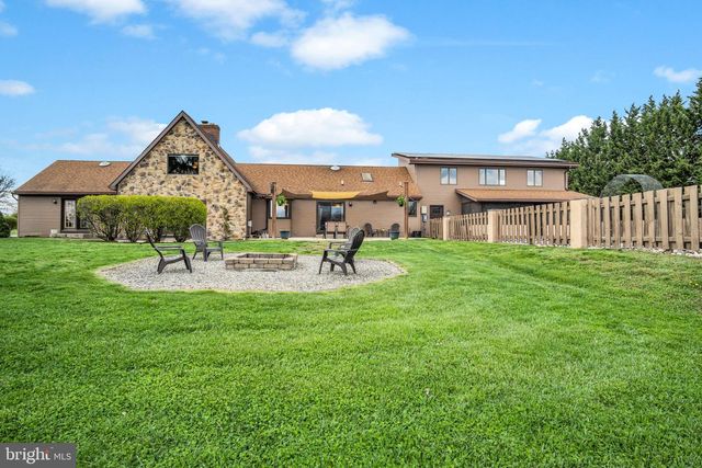 300 HOLLOWBROOK DR, Carlisle, PA 17013