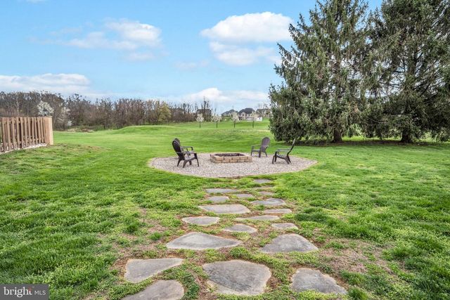 300 HOLLOWBROOK DR, Carlisle, PA 17013