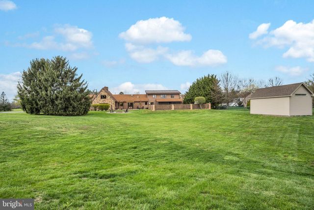 300 HOLLOWBROOK DR, Carlisle, PA 17013